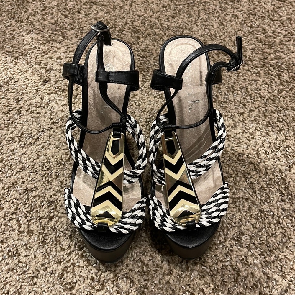 Betani wedges